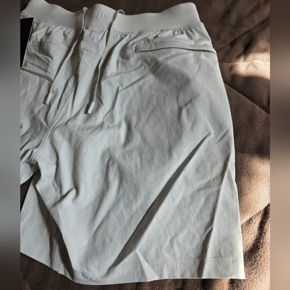 Lululemon FIRE! NWT! License To Train Short LL 7" Updated in Vapor. Sz XL. R2S! - Picture 12 of 15